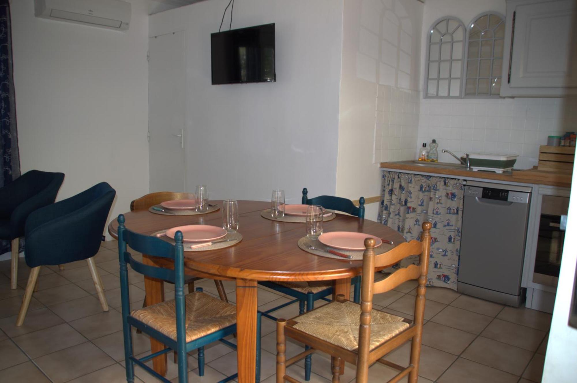 L'Esquirou Apartment Rocbaron Exterior photo